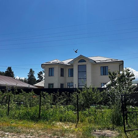 Tuenduek Guest House, Karakol Εξωτερικό φωτογραφία
