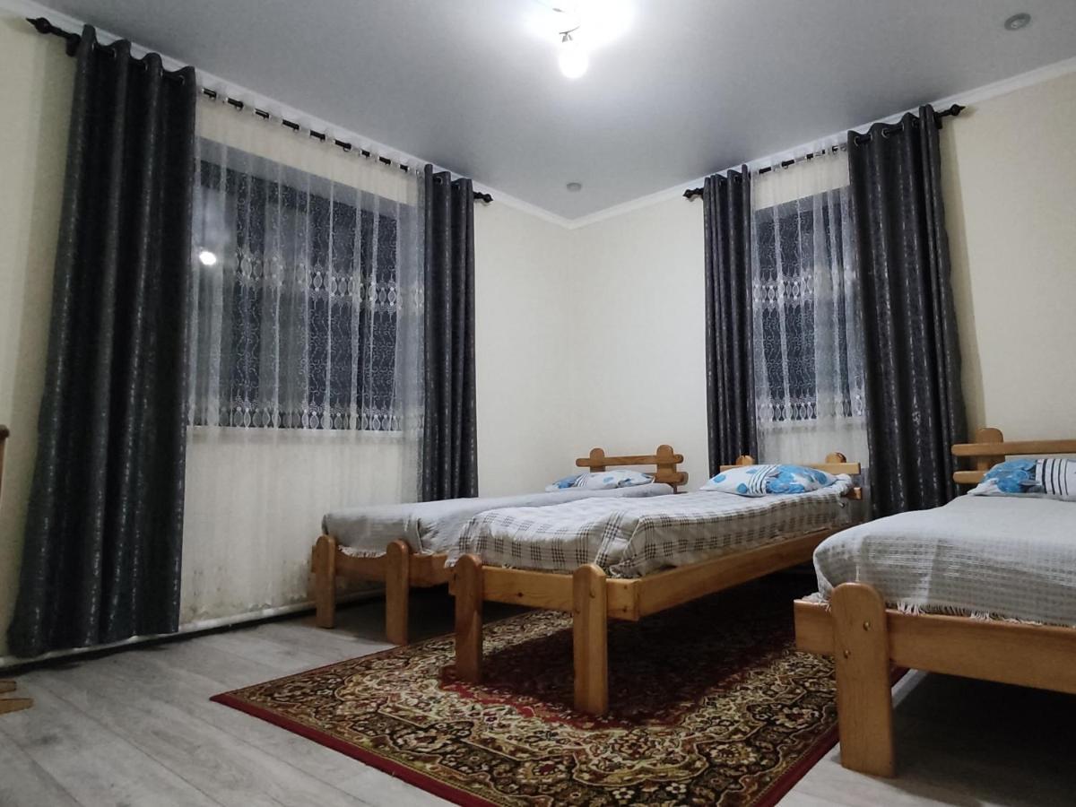 Tuenduek Guest House, Karakol Εξωτερικό φωτογραφία