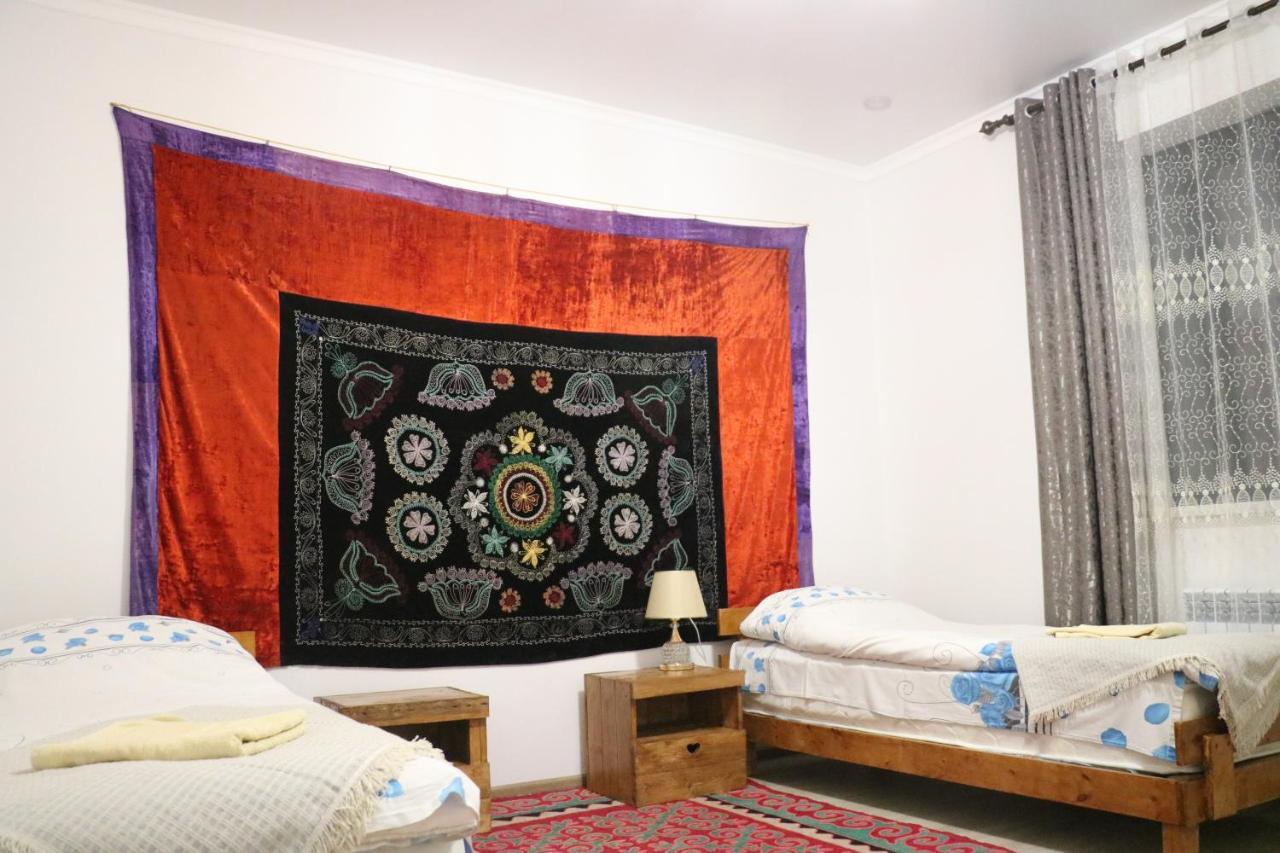 Tuenduek Guest House, Karakol Εξωτερικό φωτογραφία