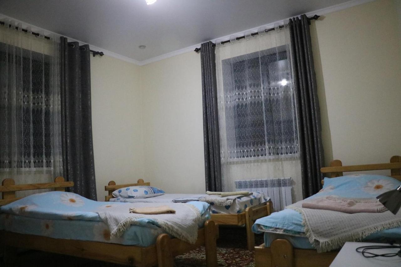 Tuenduek Guest House, Karakol Εξωτερικό φωτογραφία