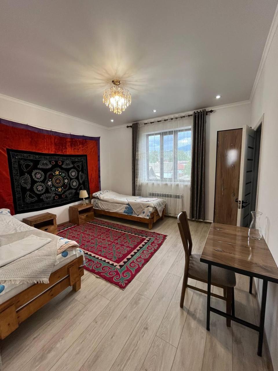 Tuenduek Guest House, Karakol Εξωτερικό φωτογραφία