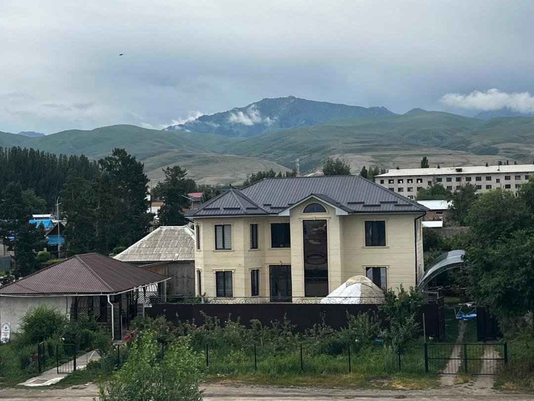 Tuenduek Guest House, Karakol Εξωτερικό φωτογραφία