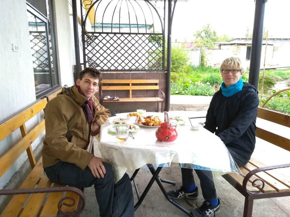 Tuenduek Guest House, Karakol Εξωτερικό φωτογραφία